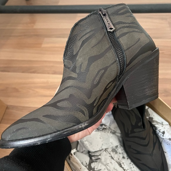 Leather Boots - Picture 4 of 8